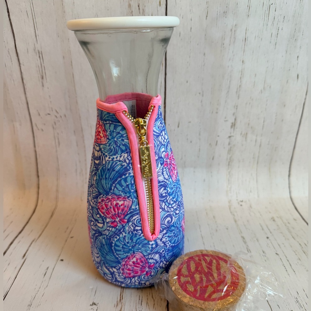 Lilly Pulitzer Carafe Blue Haven Raising Shell with sleeve and cork New in Box!